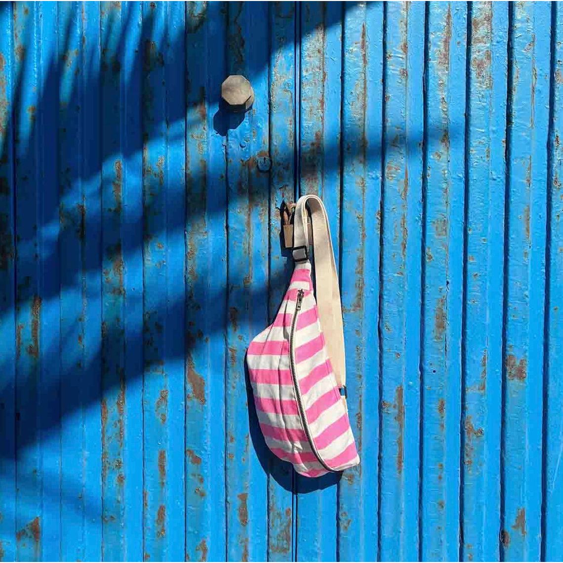 Sac banane Rose in April – Rayures rose fluo – Style vitaminé et ultra pratique - Boutique Ømm