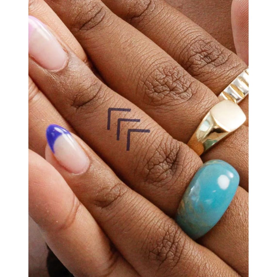 Tatouage temporaire Inkbox "Nastavi" by Meline – Flèches minimalistes pleines d'élan - Boutique Ømm
