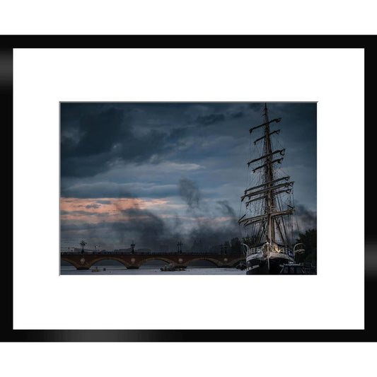 Tirage d'art "Le Belem" – 20x30 cm – Cadre Nielsen bois 30x40 cm - Boutique Ømm