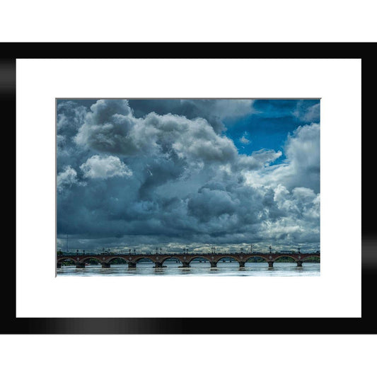 Tirage d'art "Skyfall" – 20x30 cm – Cadre Nielsen bois 30x40 cm - Boutique Ømm