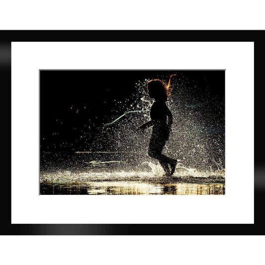 Tirage d'art "Splash" – 20x30 cm – Cadre Nielsen bois 30x40 cm - Boutique Ømm