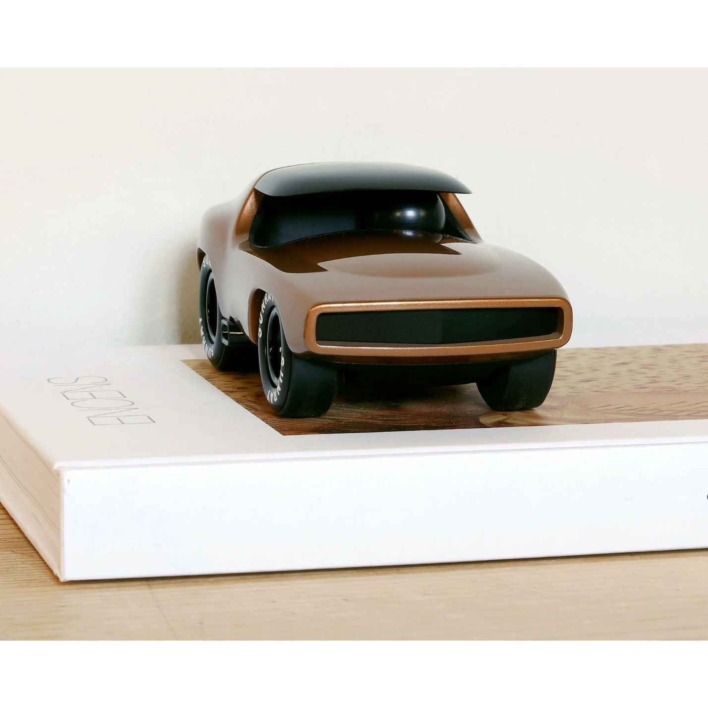 Voiture "Verve Leadbelly Gold" – Design rétro doré – Playforever - Boutique Ømm
