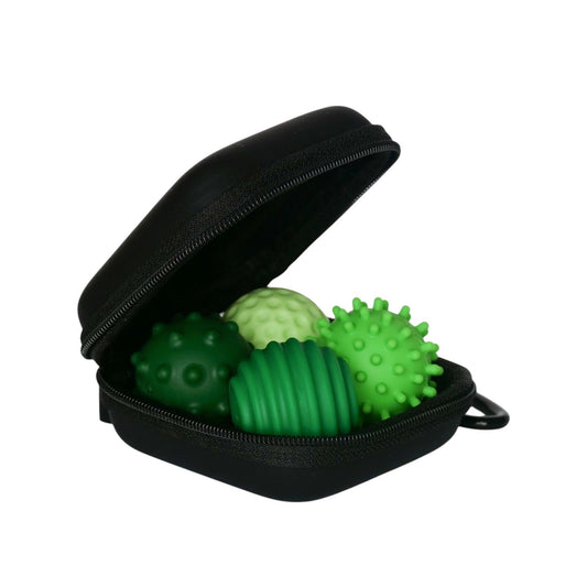 Pack ONO Émeraude de quatre balles magnétiques anti-stress en silicone vert avec textures variées dans un étui zippé noir